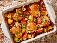 Рецепта Традиционно испанско пиле с картофи и наденица чоризо на фурна